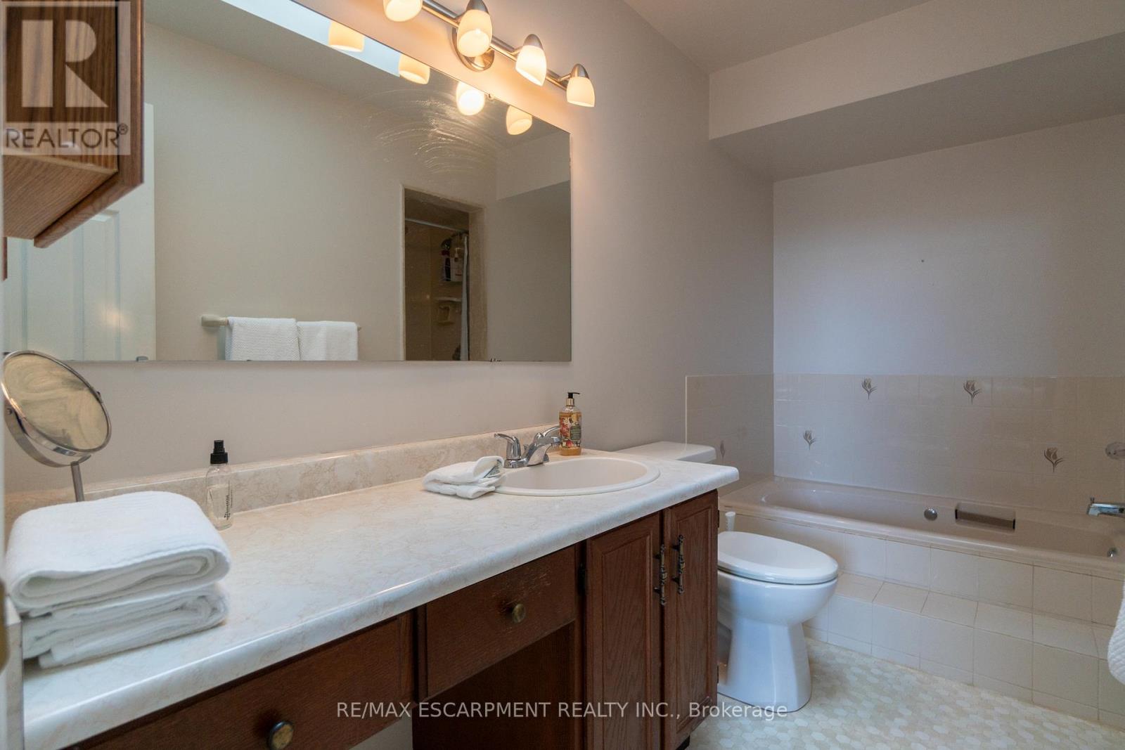 3 - 5255 Lakeshore Road, Burlington, Ontario  L7L 5X5 - Photo 25 - W12592602