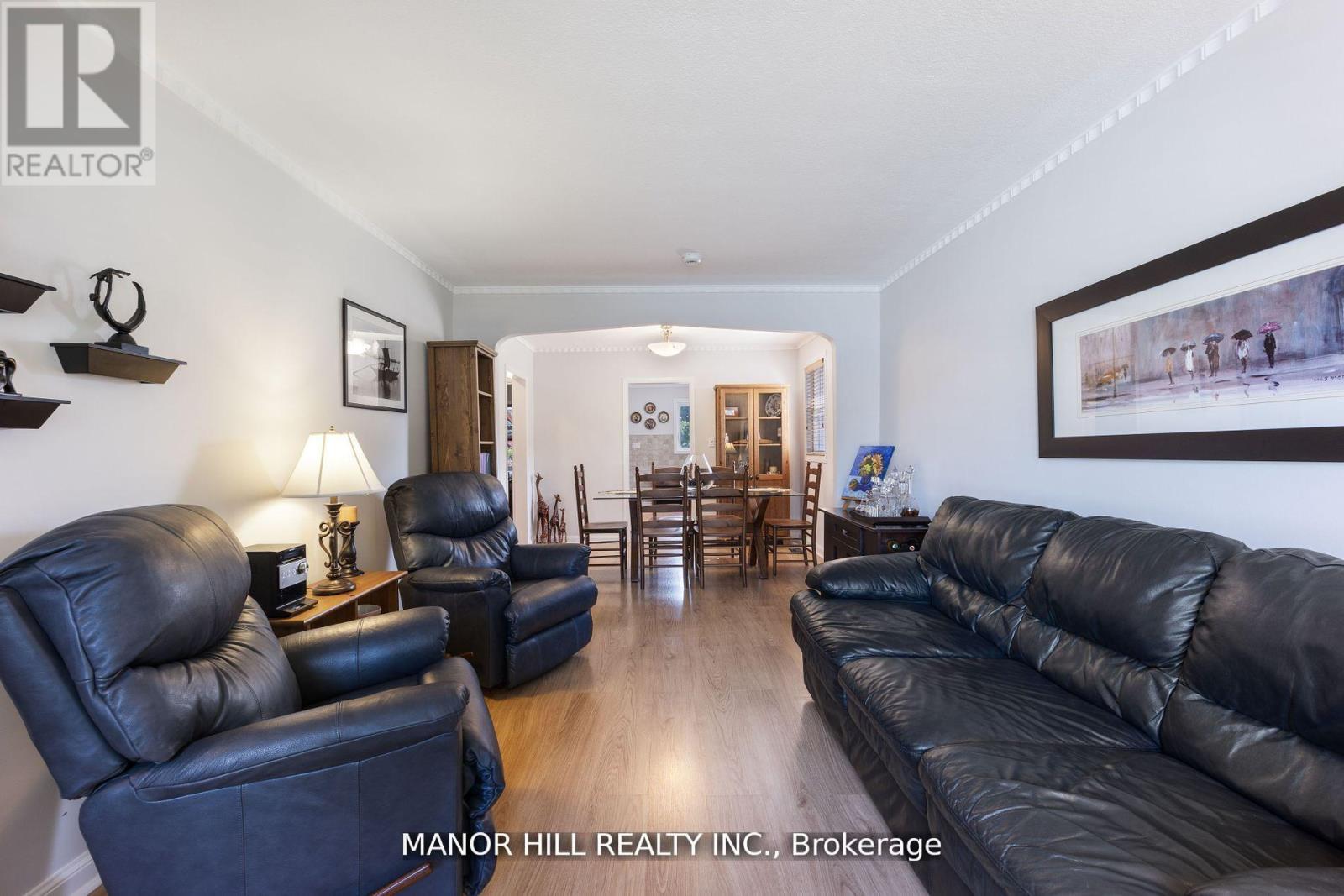 31 Chartwell Road, Toronto, Ontario  M8Z 4E9 - Photo 6 - W12592580