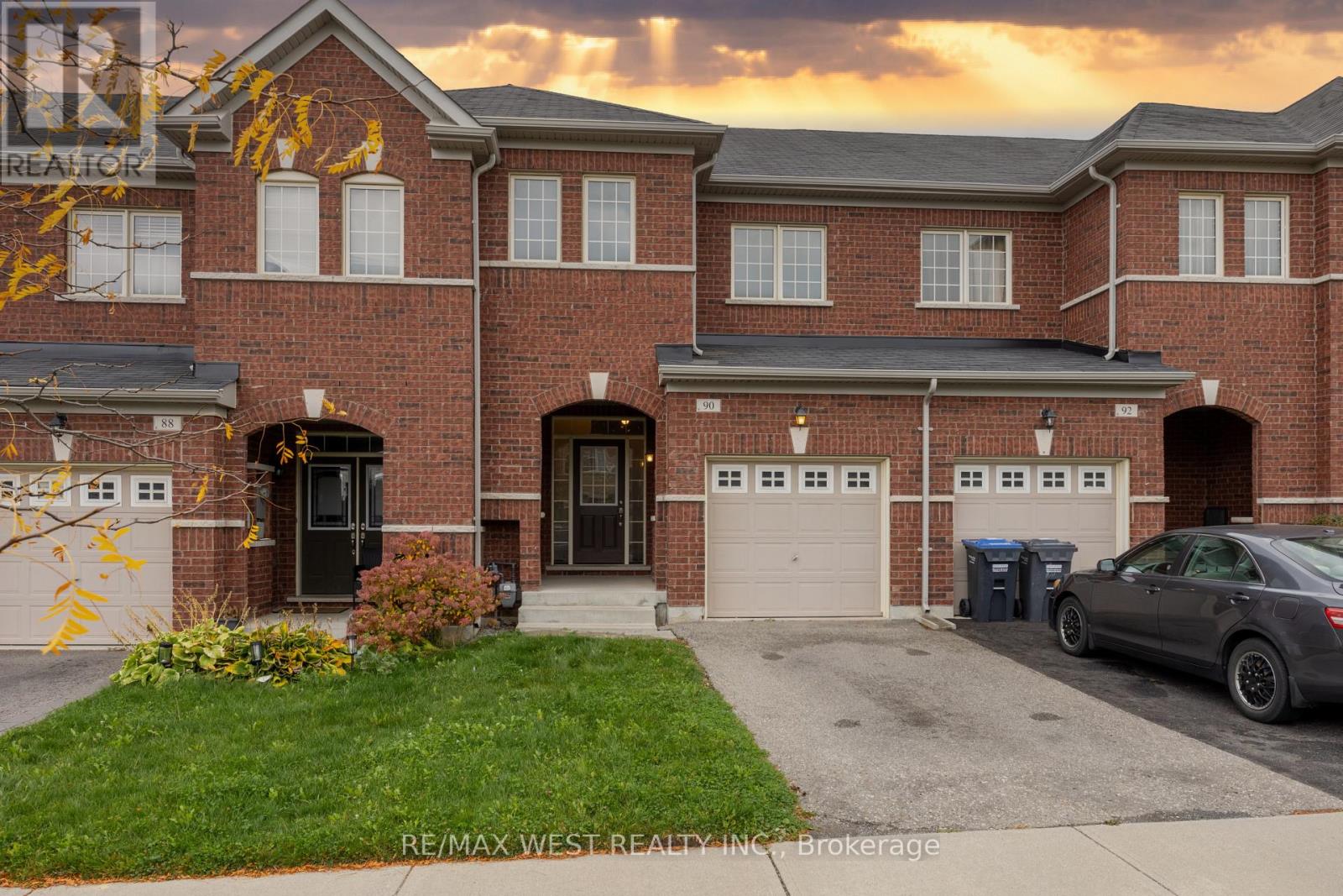 90 Sky Harbour Drive, Brampton, Ontario L6Y 0V3 - Photo 1 - W12592650