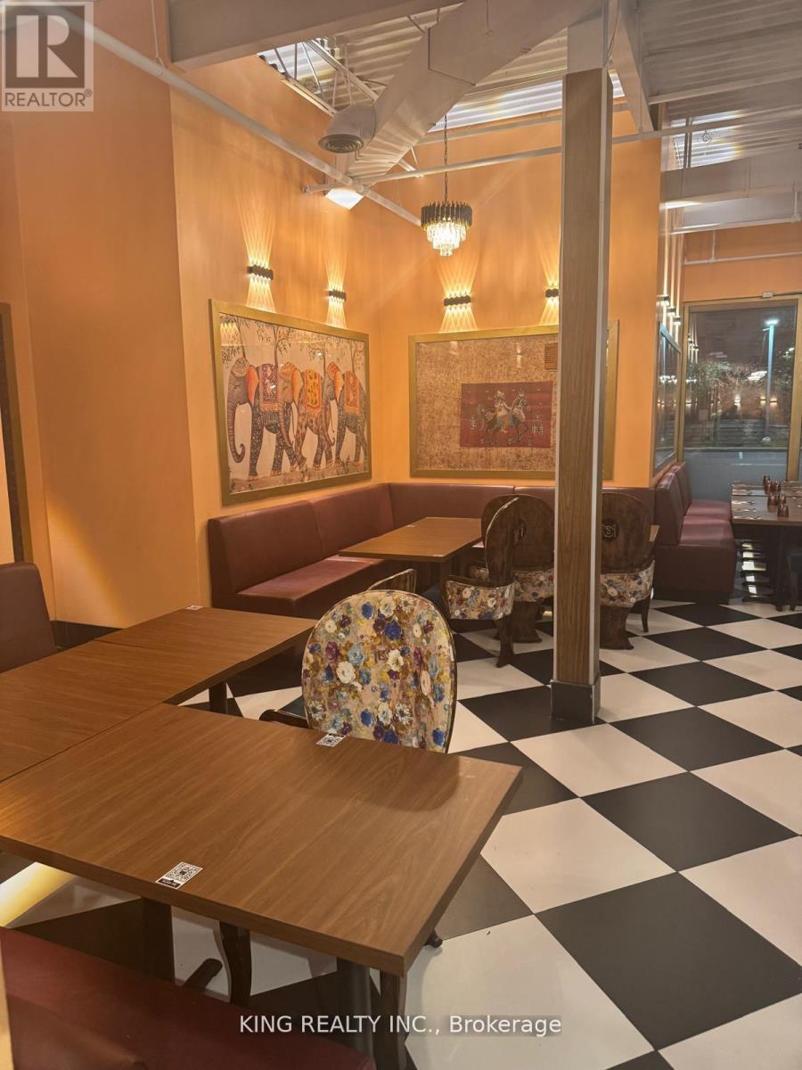 R170 - 2 County Crt Boulevard, Brampton, Ontario L6W 3W8 - Photo 8 - W12592638