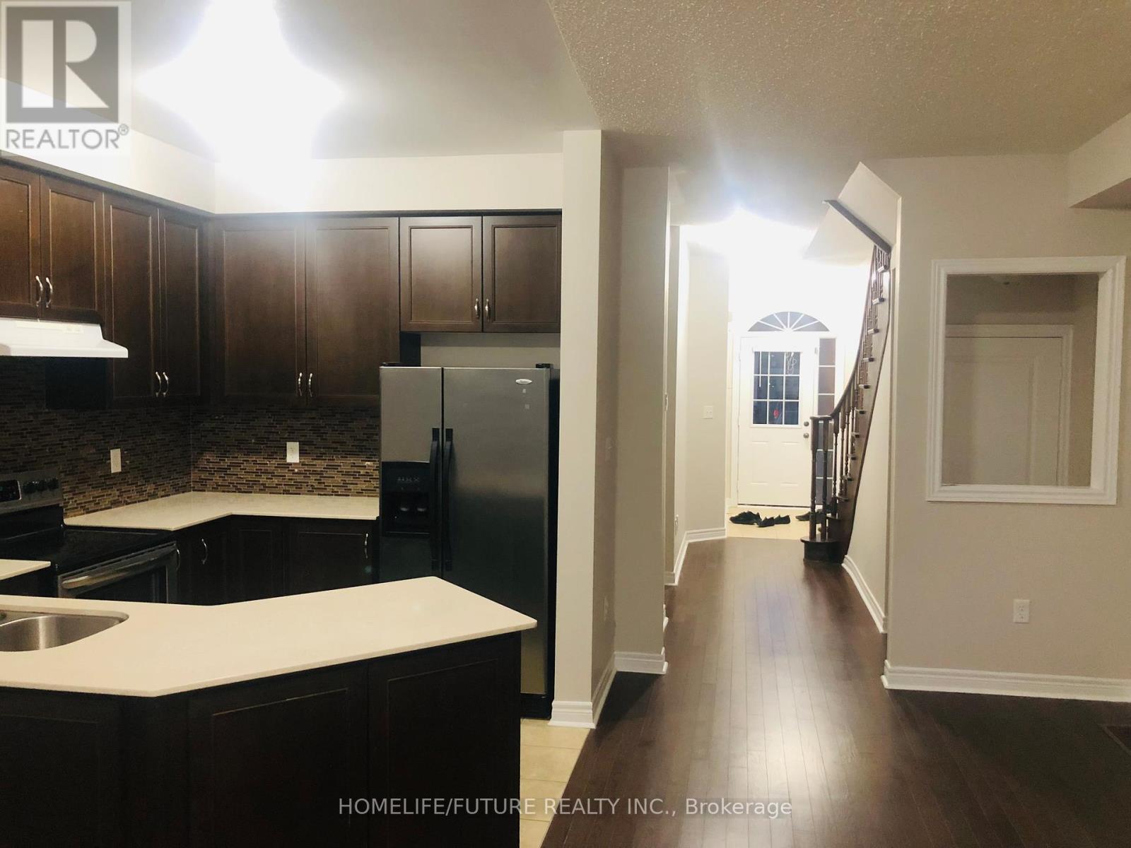 66 Kempsford Crescent, Brampton, Ontario L7A 4M5 - Photo 2 - W12592664