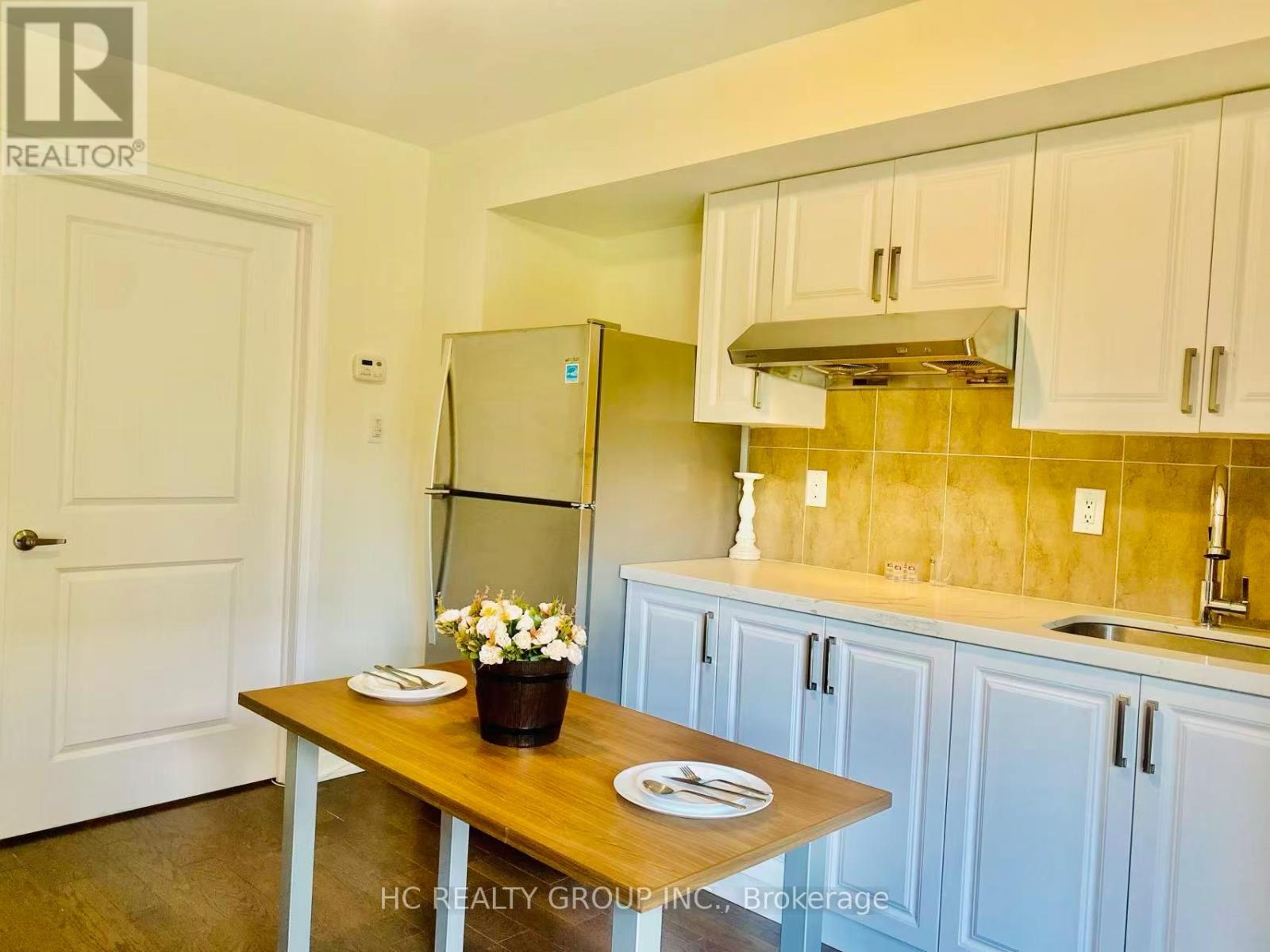 Backyard Apt - 2123 Royal Gala Circle, Mississauga, Ontario L4Y 0H2 - Photo 4 - W12592684