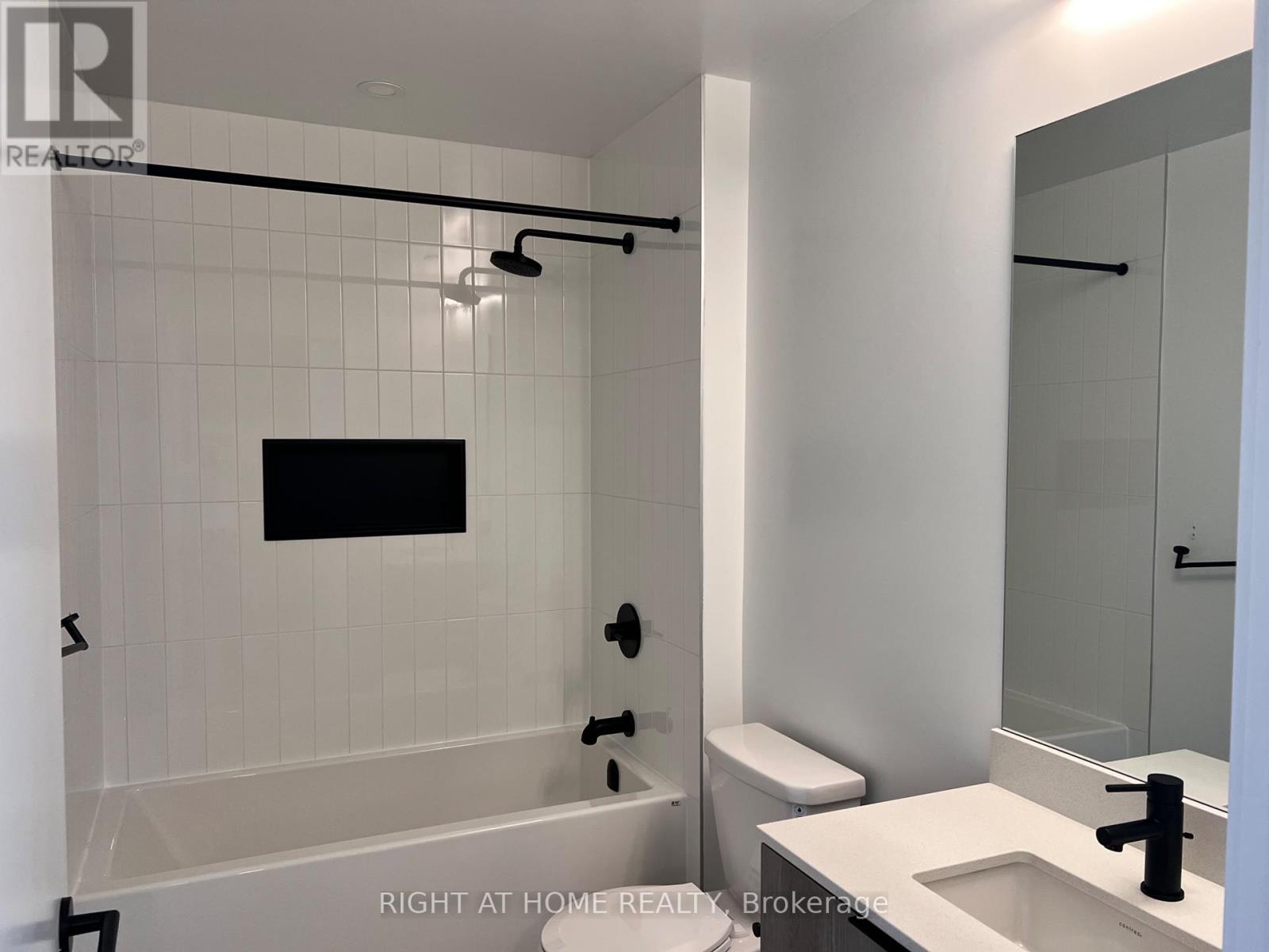 2495 Eglinton Avenue W, Mississauga, Ontario  L5M 2V8 - Photo 19 - W12592694