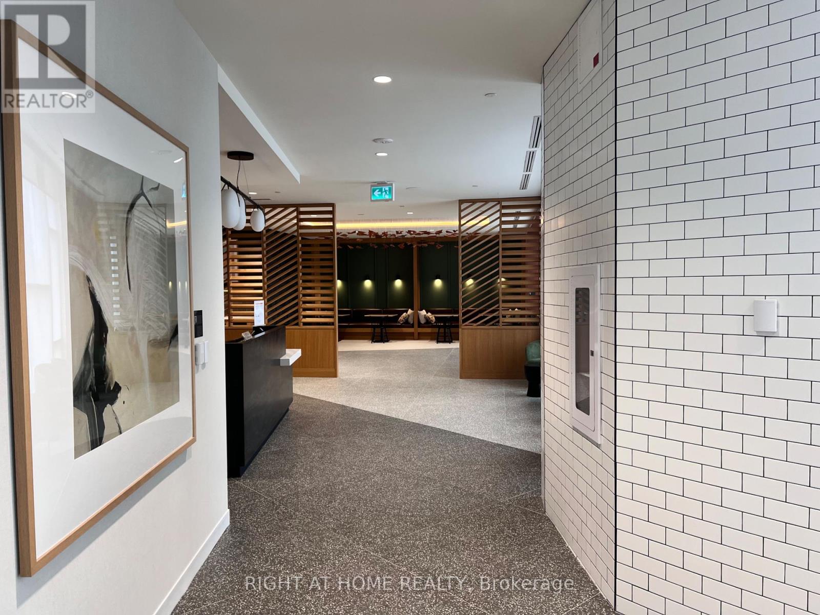 2495 Eglinton Avenue W, Mississauga, Ontario  L5M 2V8 - Photo 3 - W12592694