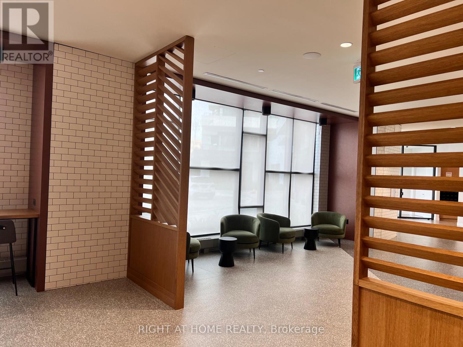 2495 Eglinton Avenue W, Mississauga, Ontario  L5M 2V8 - Photo 5 - W12592694