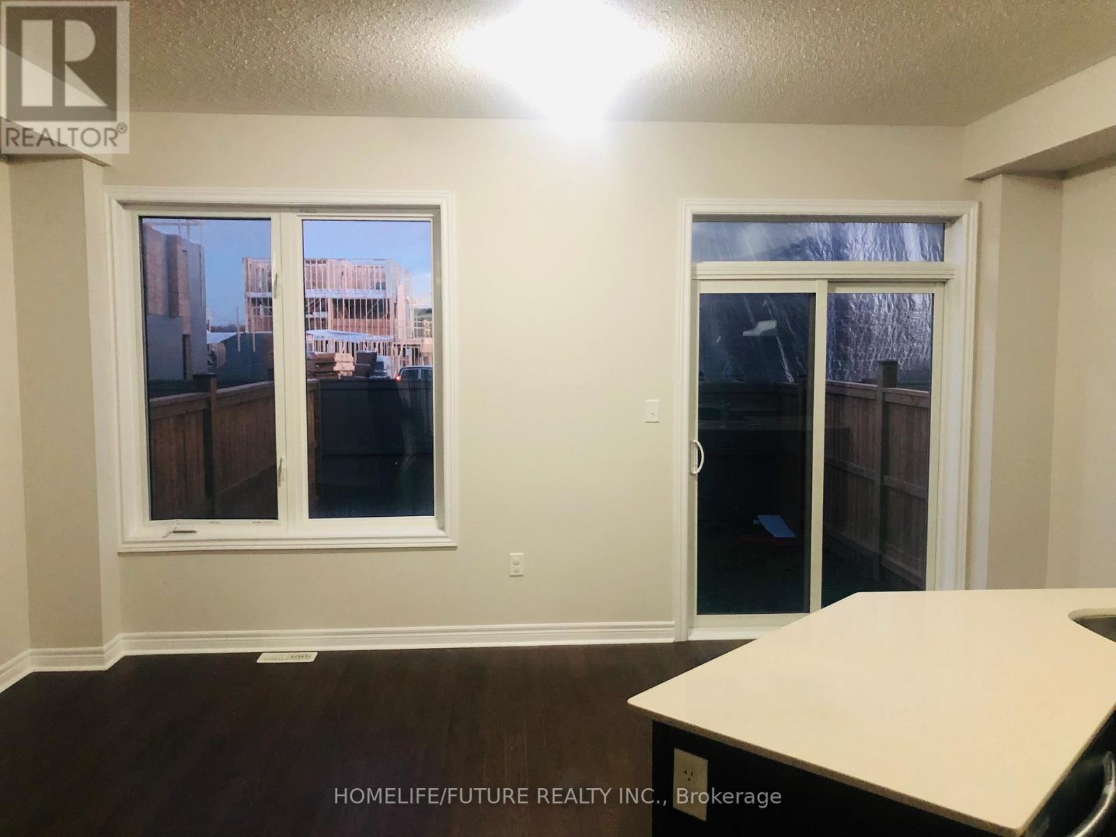 66 Kempsford Crescent, Brampton, Ontario  L7A 4M5 - Photo 3 - W12592668