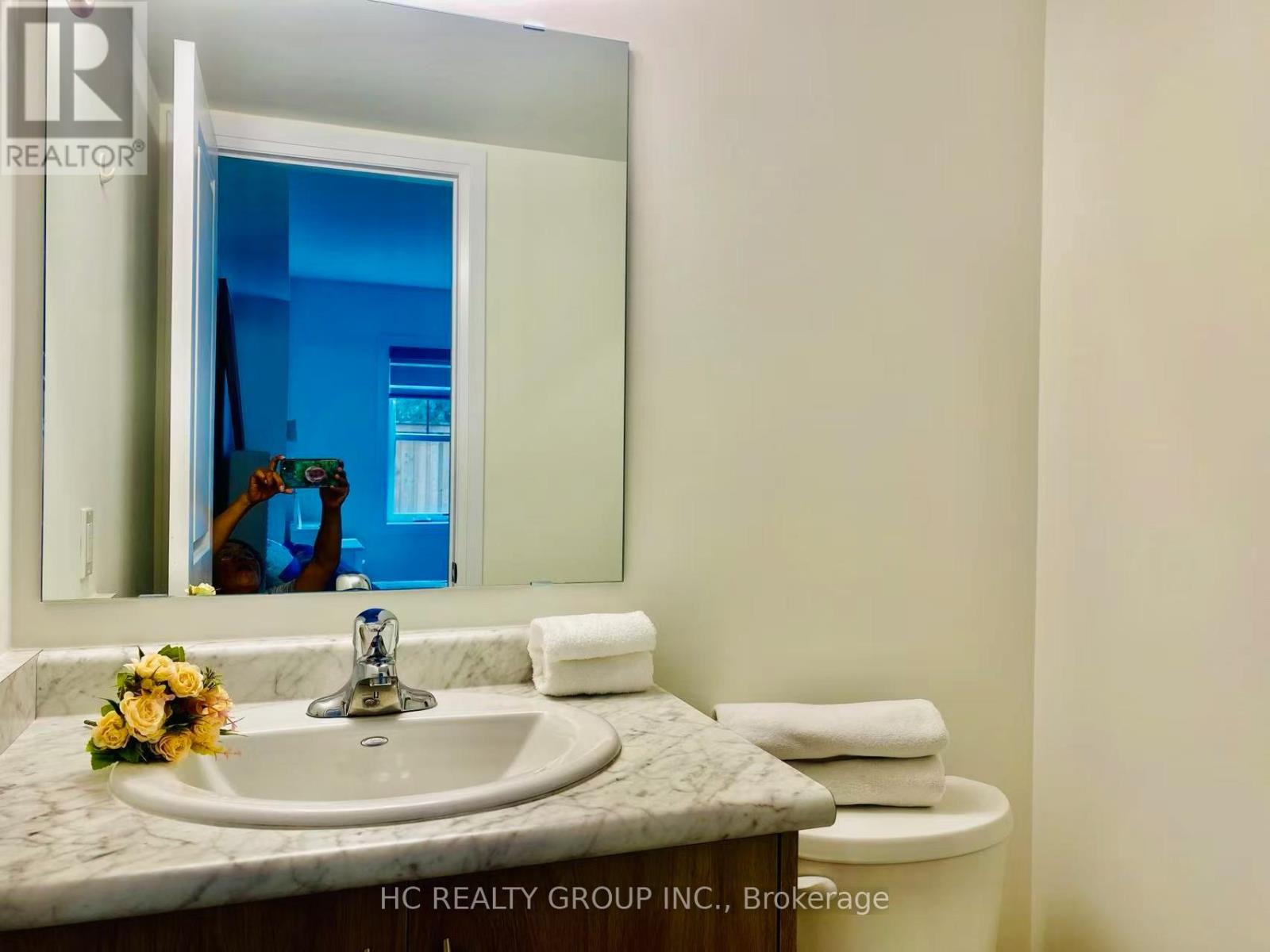 Backyard Apt - 2123 Royal Gala Circle, Mississauga, Ontario L4Y 0H2 - Photo 5 - W12592684