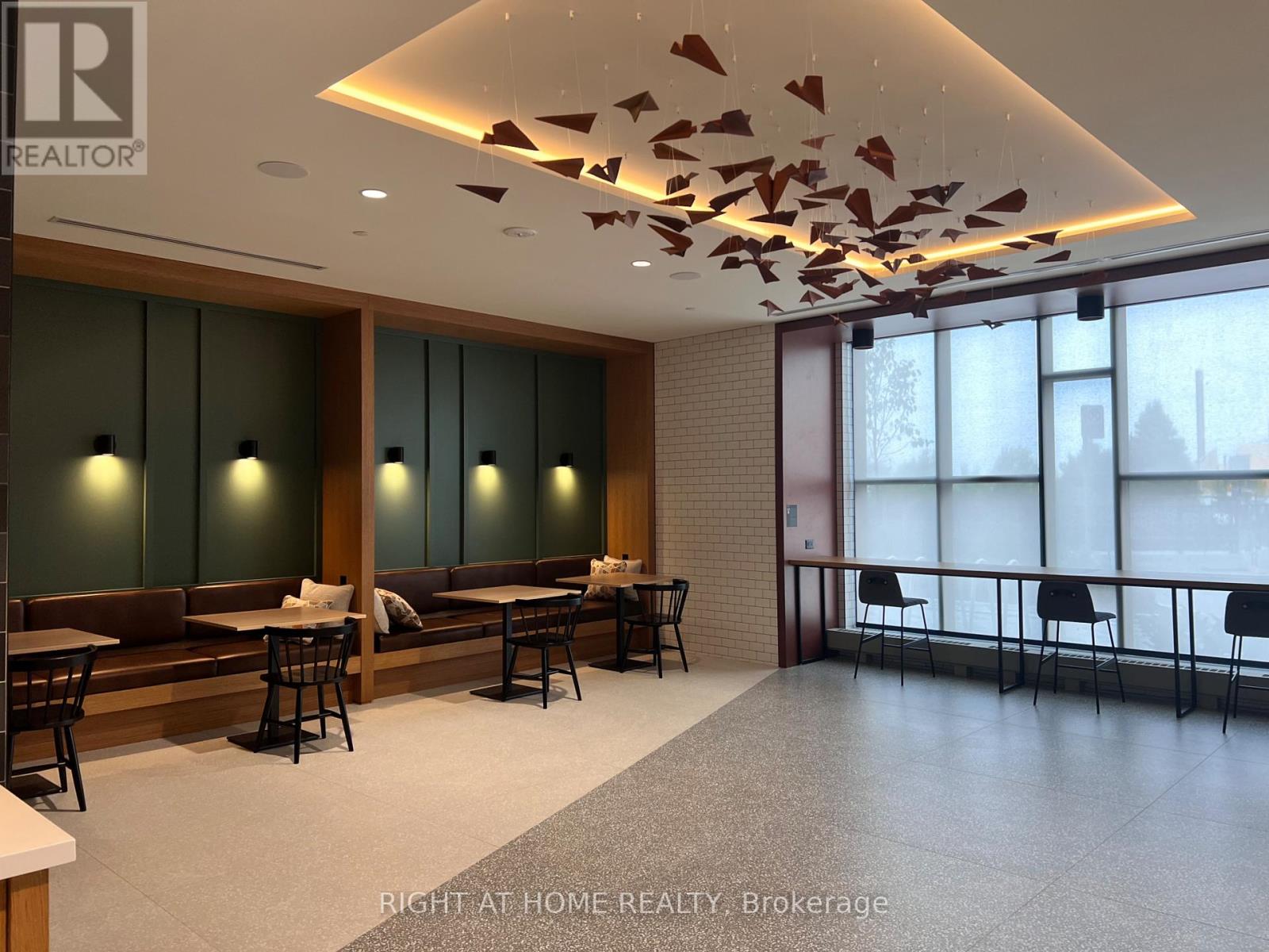 2495 Eglinton Avenue W, Mississauga, Ontario  L5M 2V8 - Photo 4 - W12592694