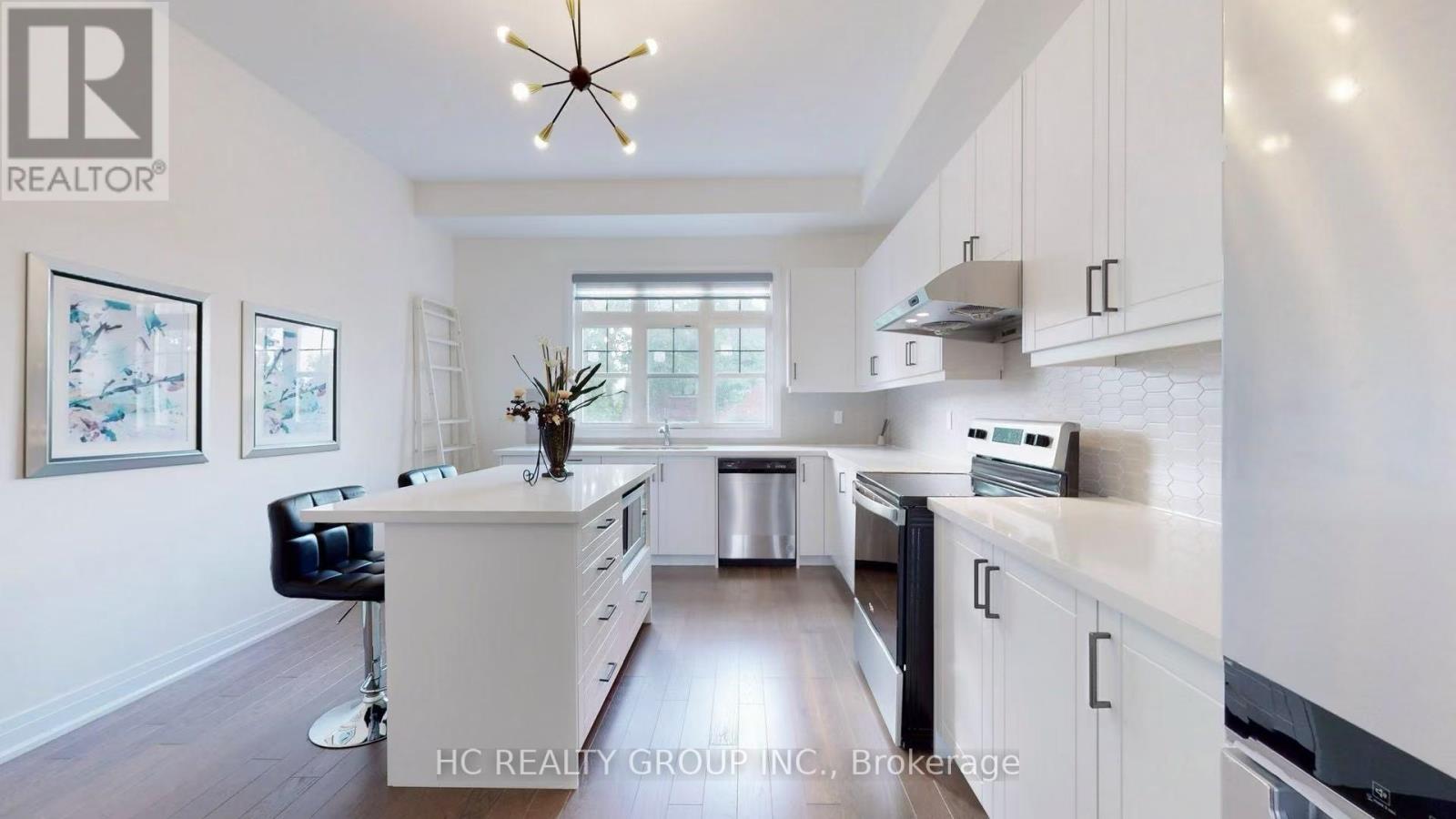 Master Suite - 2123 Royal Gala Circle, Mississauga, Ontario L4Y 0H2 - Photo 6 - W12592708