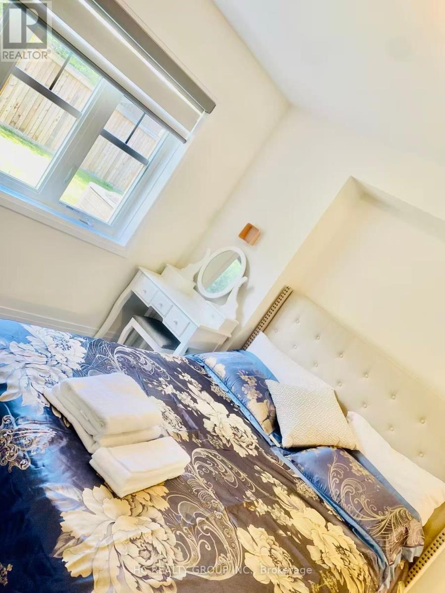 Backyard Apt - 2123 Royal Gala Circle, Mississauga, Ontario L4Y 0H2 - Photo 12 - W12592684