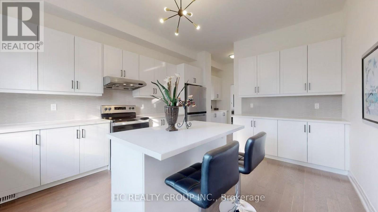 Master Suite - 2123 Royal Gala Circle, Mississauga, Ontario L4Y 0H2 - Photo 7 - W12592708