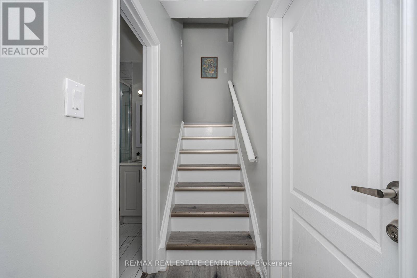 Upper - 34 Windermere Court, Brampton, Ontario  L6X 2L6 - Photo 32 - W12592780