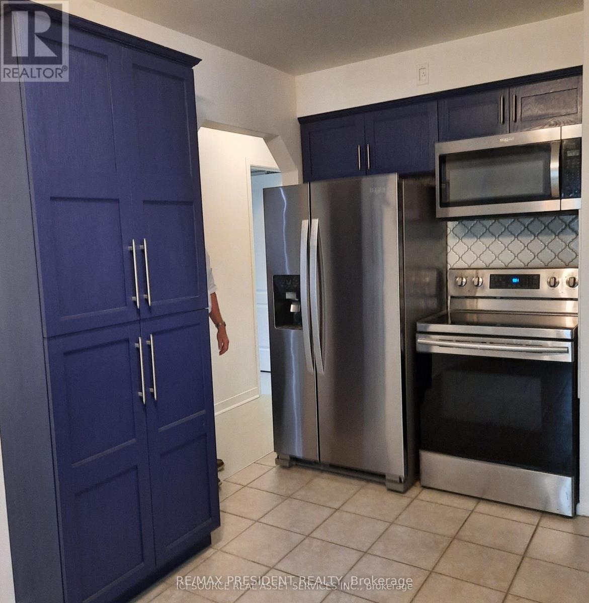 1148 Wigle Avenue, Windsor, Ontario N9C 3N1 - Photo 3 - X12426434