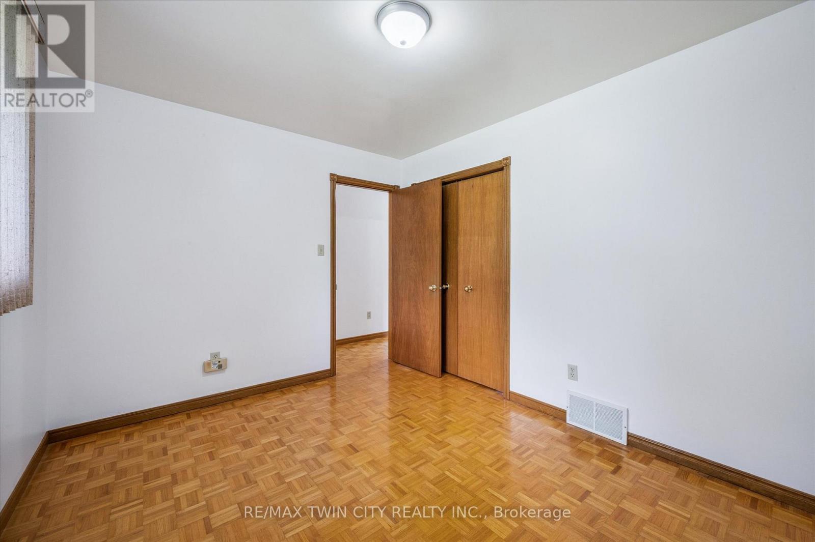 42 Azores Crescent, Cambridge, Ontario N1R 7Z4 - Photo 19 - X12438610