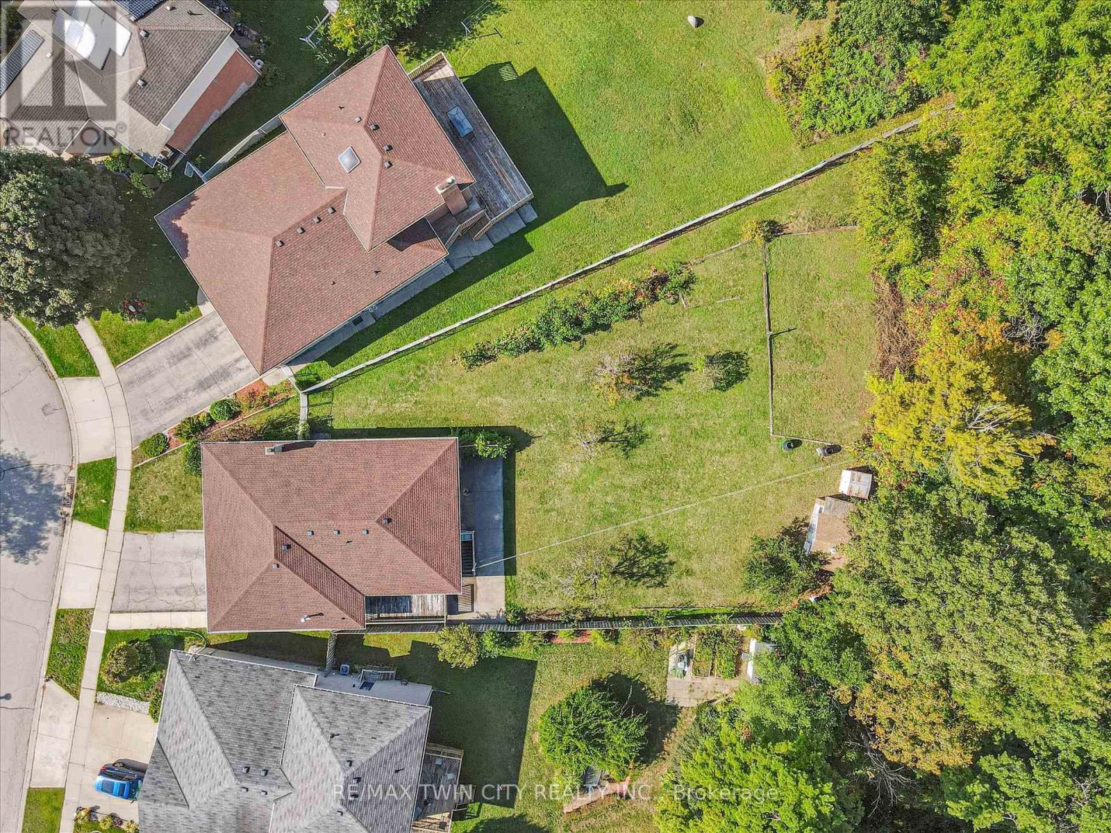 42 Azores Crescent, Cambridge, Ontario N1R 7Z4 - Photo 35 - X12438610