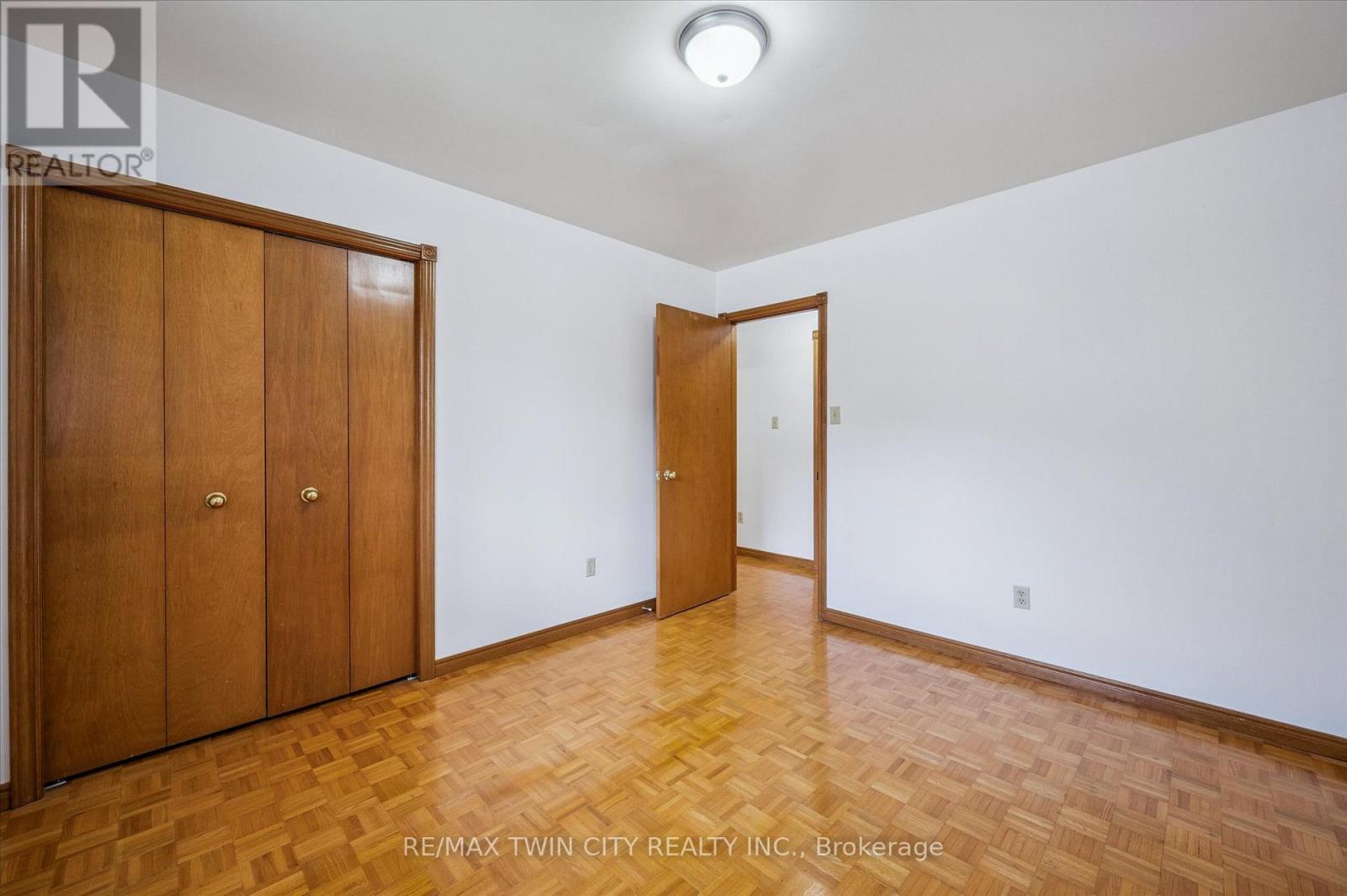 42 Azores Crescent, Cambridge, Ontario N1R 7Z4 - Photo 17 - X12438610