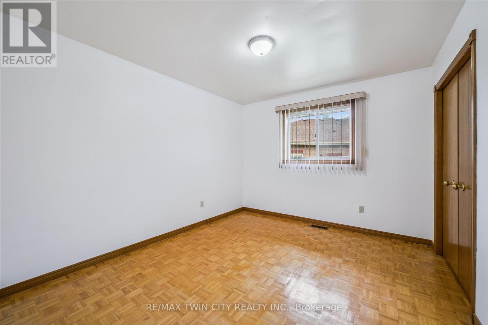 42 Azores Crescent, Cambridge, Ontario N1R 7Z4 - Photo 16 - X12438610