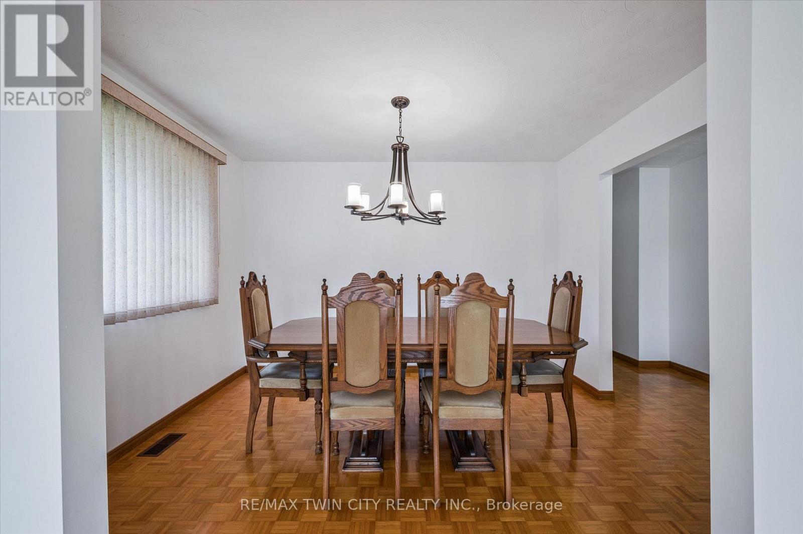 42 Azores Crescent, Cambridge, Ontario N1R 7Z4 - Photo 9 - X12438610