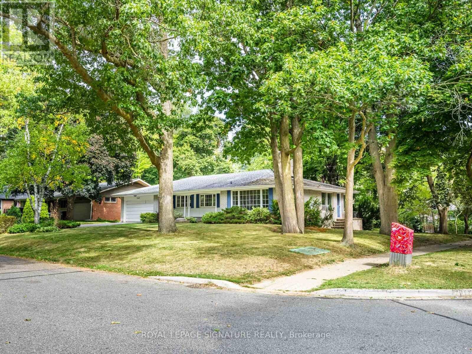 1447 Merrow Road, Mississauga, Ontario  L5J 3C4 - Photo 4 - W12592798