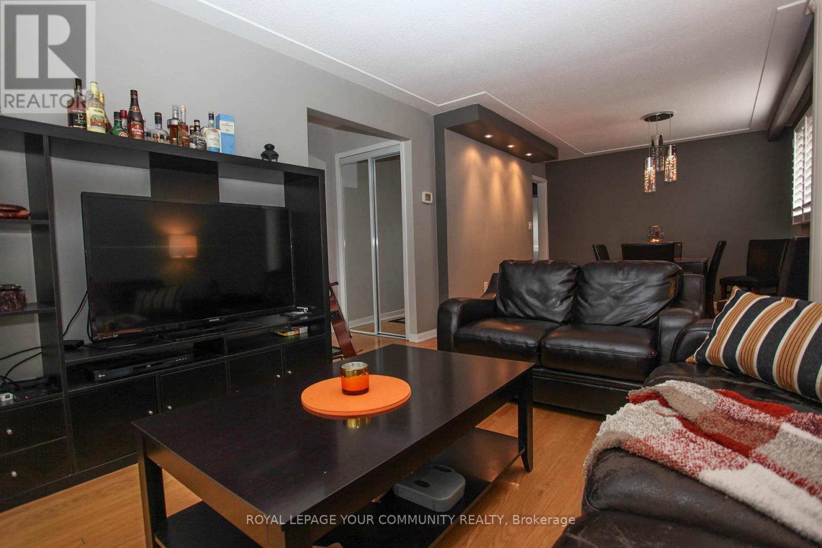 33a Alcan Avenue, Toronto, Ontario  M8W 1V4 - Photo 5 - W12592818
