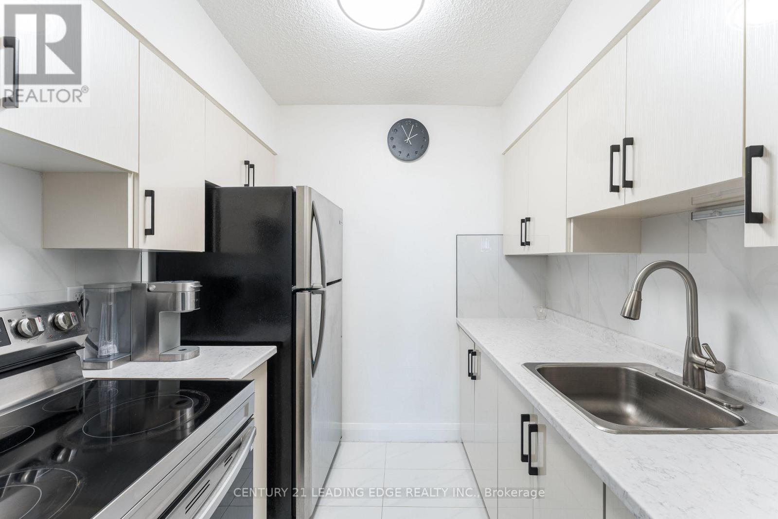 611 - 940 Caledonia Road, Toronto, Ontario  M6B 2G8 - Photo 6 - W12592830