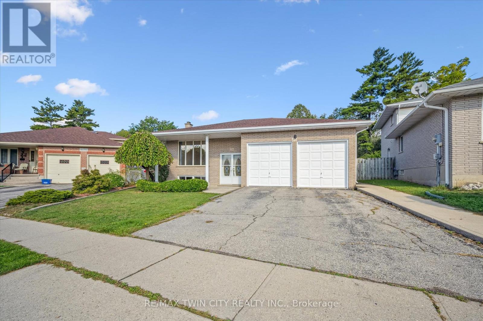 42 Azores Crescent, Cambridge, Ontario N1R 7Z4 - Photo 2 - X12438610