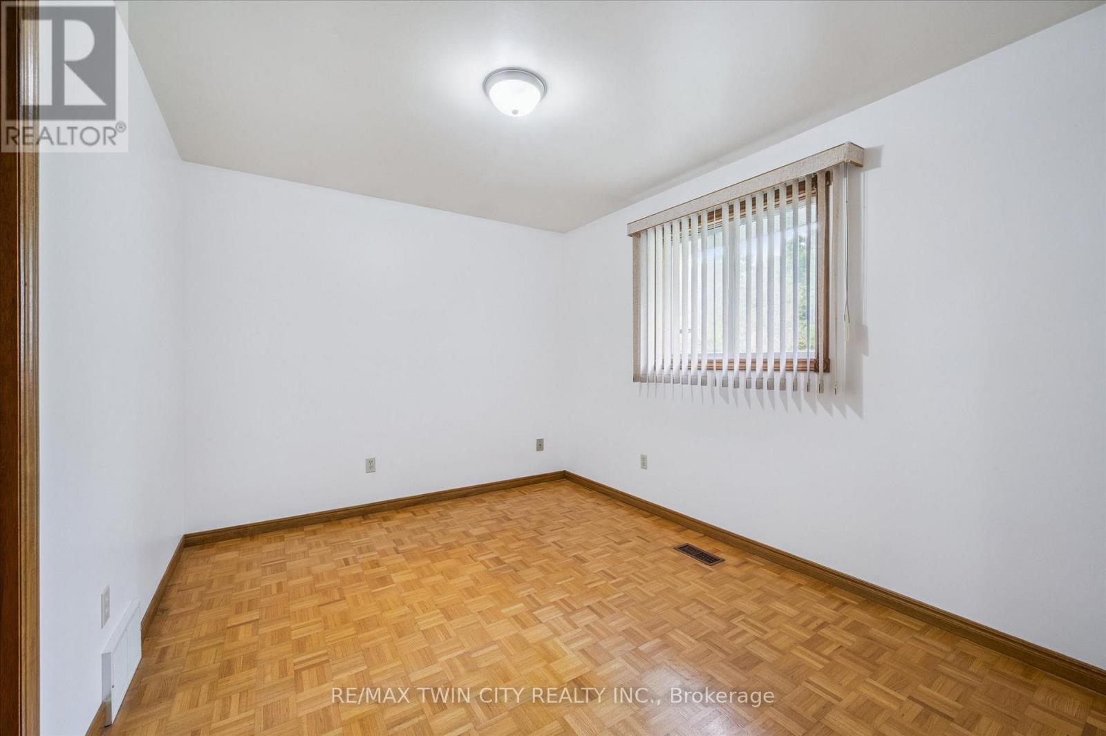 42 Azores Crescent, Cambridge, Ontario N1R 7Z4 - Photo 18 - X12438610