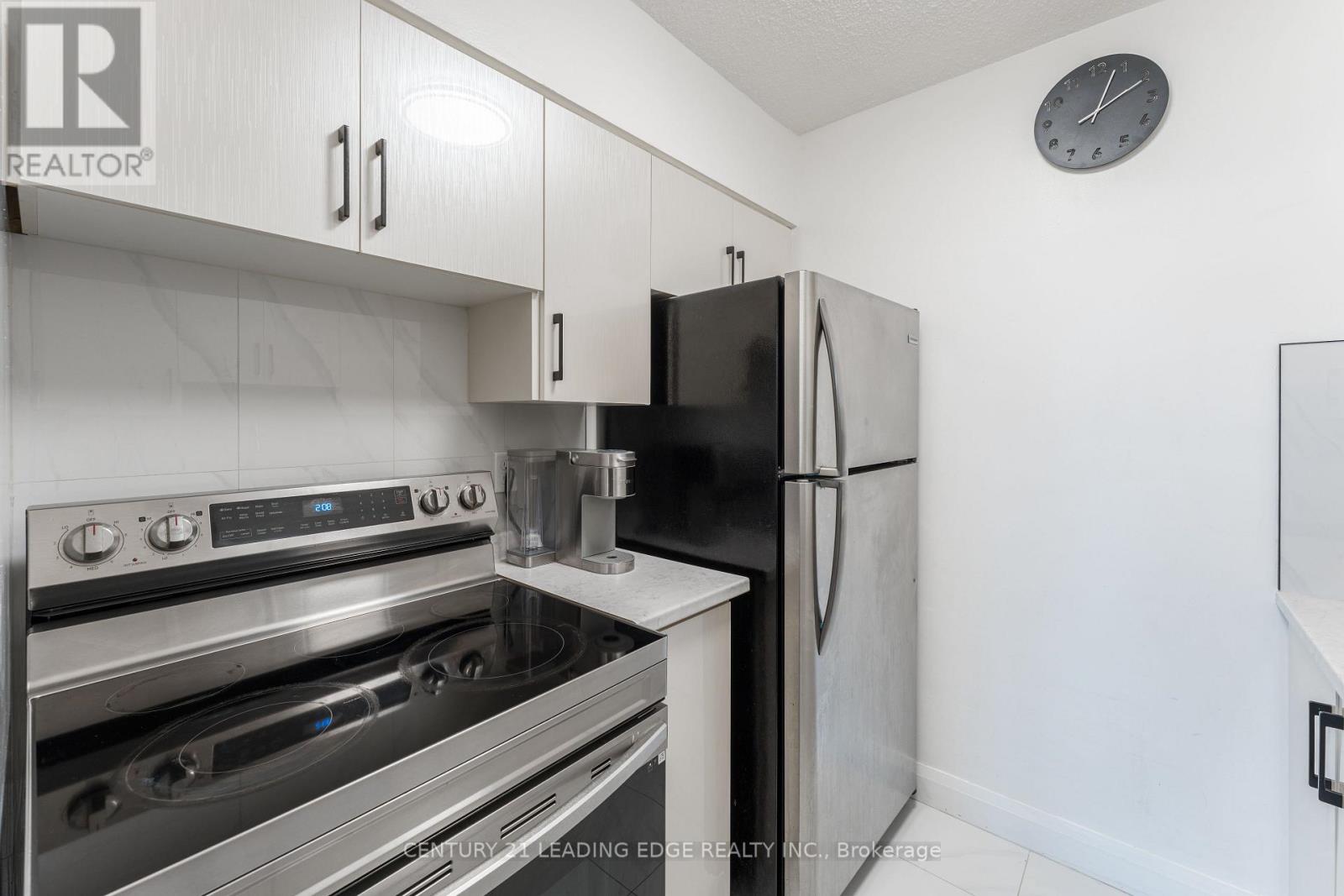 611 - 940 Caledonia Road, Toronto, Ontario  M6B 2G8 - Photo 7 - W12592830