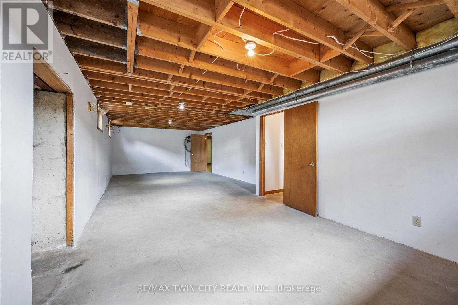 42 Azores Crescent, Cambridge, Ontario N1R 7Z4 - Photo 23 - X12438610