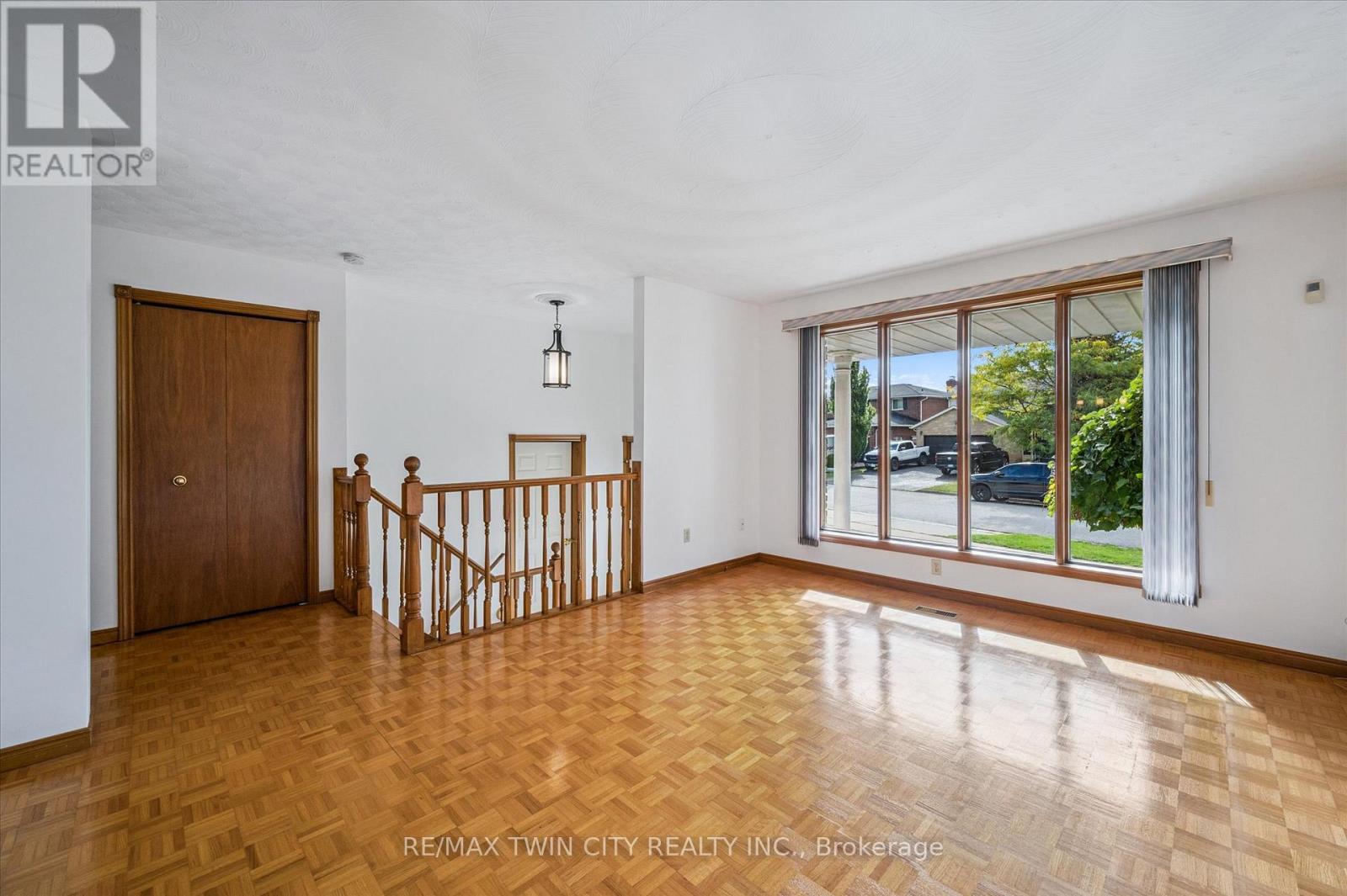 42 Azores Crescent, Cambridge, Ontario N1R 7Z4 - Photo 8 - X12438610