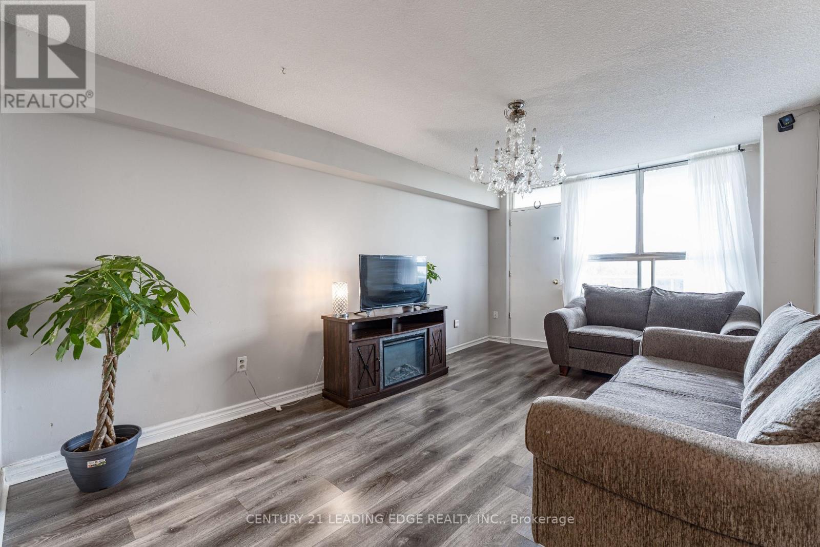 611 - 940 Caledonia Road, Toronto, Ontario  M6B 2G8 - Photo 2 - W12592830