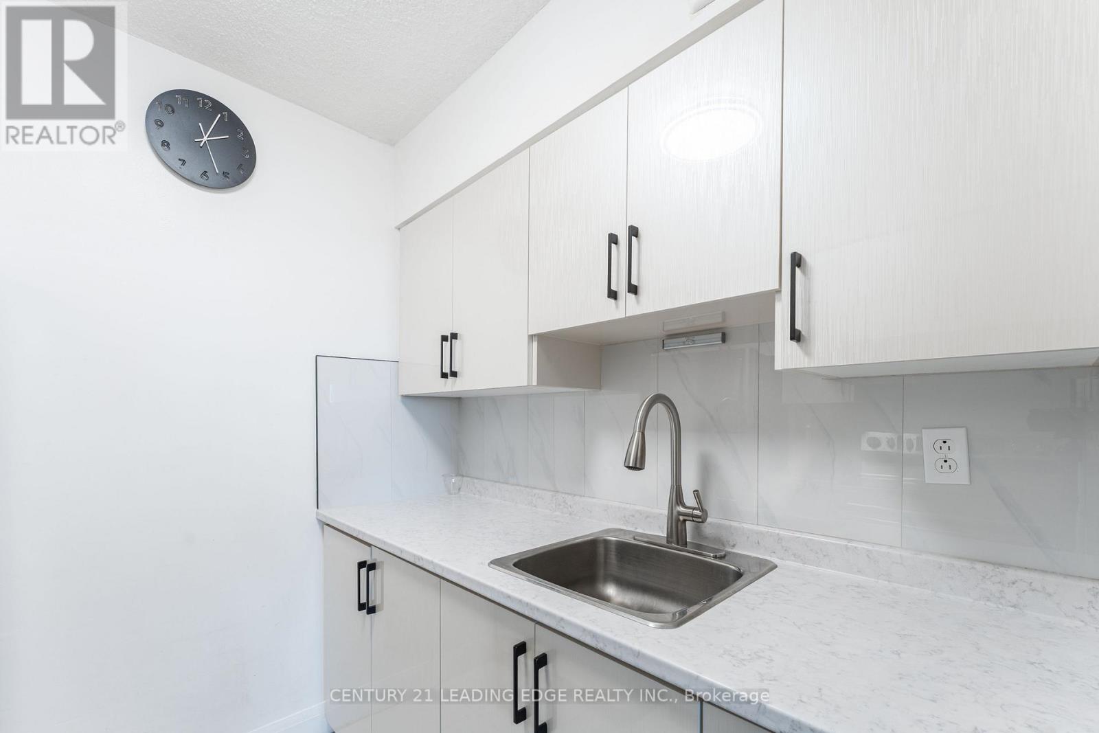 611 - 940 Caledonia Road, Toronto, Ontario  M6B 2G8 - Photo 8 - W12592830