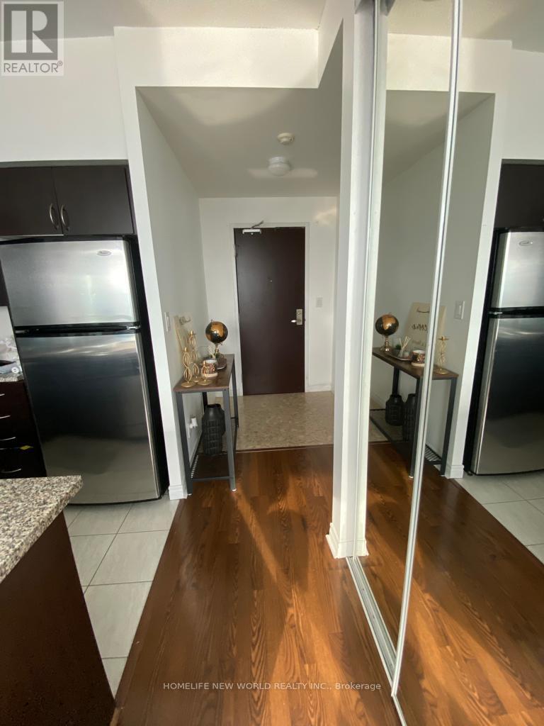 3906 - 208 Enfield Place, Mississauga, Ontario  L5B 0G8 - Photo 5 - W12592816