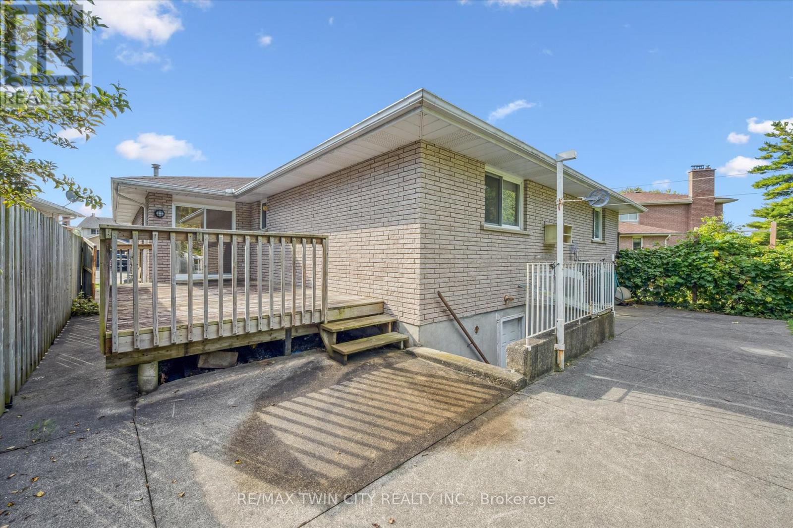 42 Azores Crescent, Cambridge, Ontario N1R 7Z4 - Photo 25 - X12438610