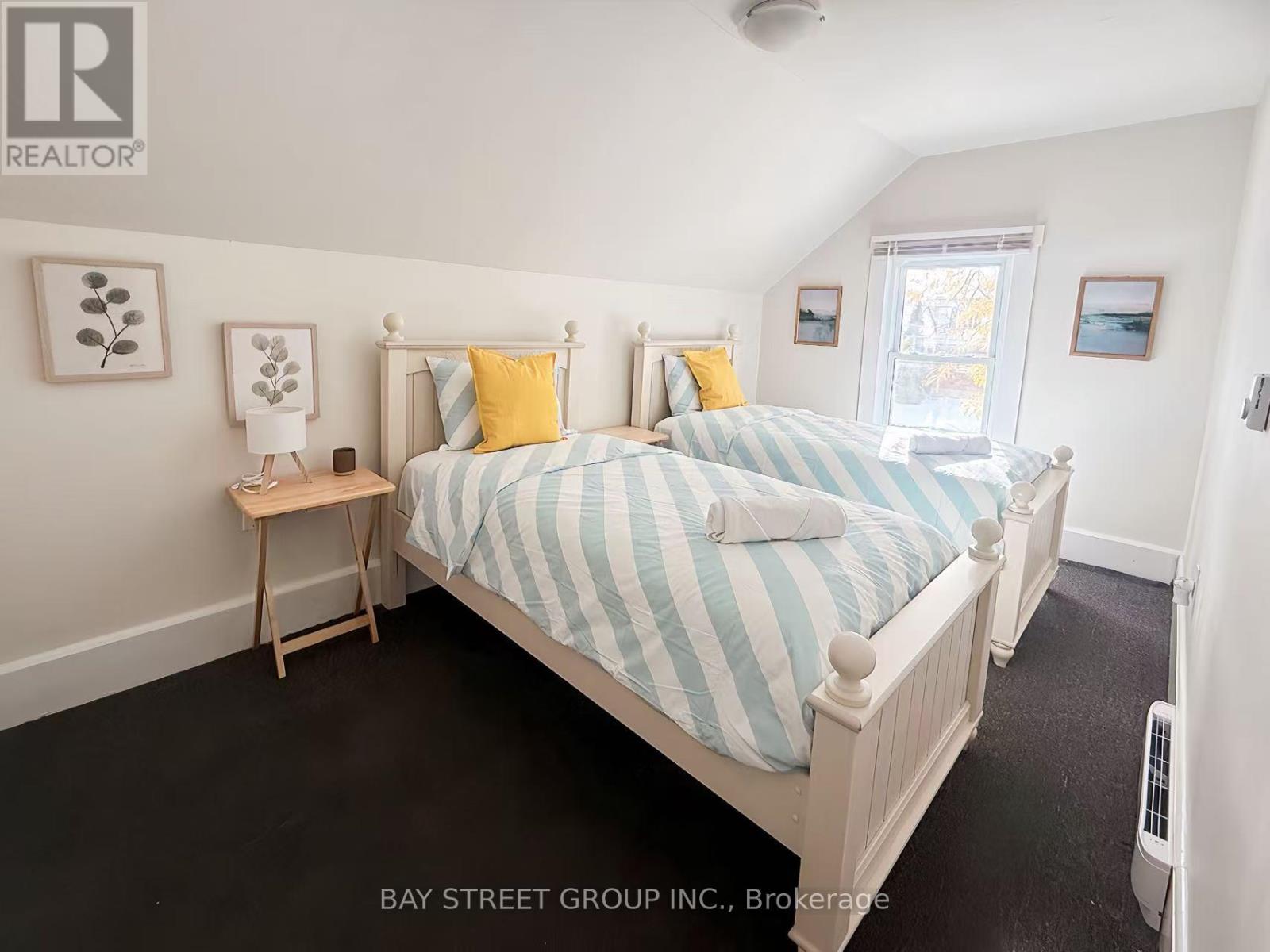 371 Carlton Street, St. Catharines (Carlton/bunting), Ontario  L2M 4W7 - Photo 6 - X12545134