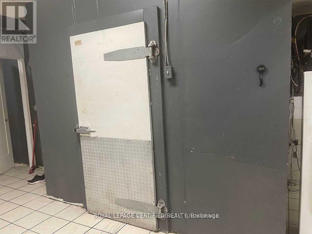 1357 Main Street E, Hamilton, Ontario L8K 1B6 - Photo 16 - X12575574