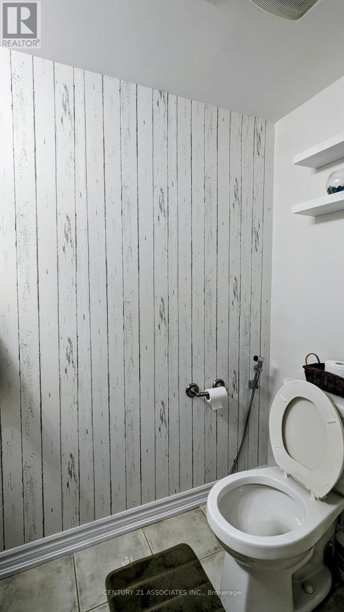 24 Savage Drive, Hamilton, Ontario  L8B 0A3 - Photo 4 - X12579976