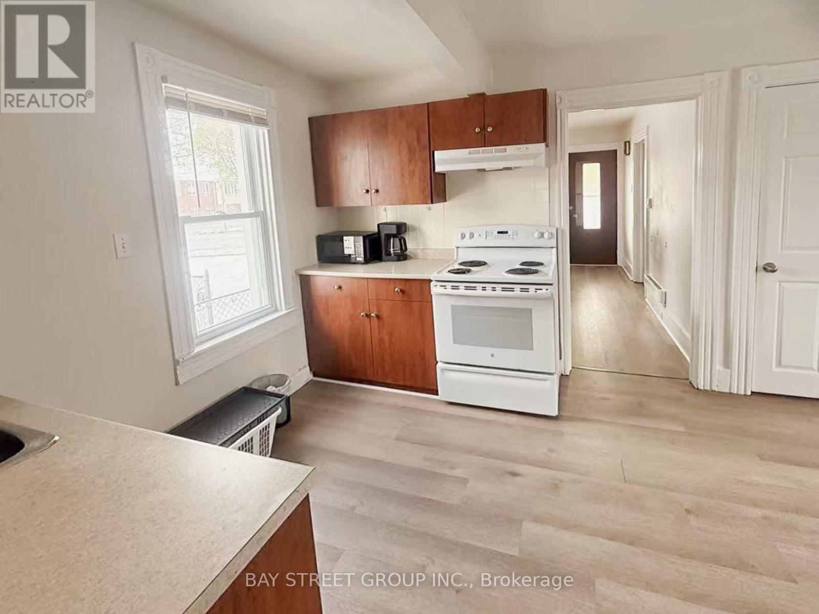 371 Carlton Street, St. Catharines (Carlton/bunting), Ontario  L2M 4W7 - Photo 11 - X12545134