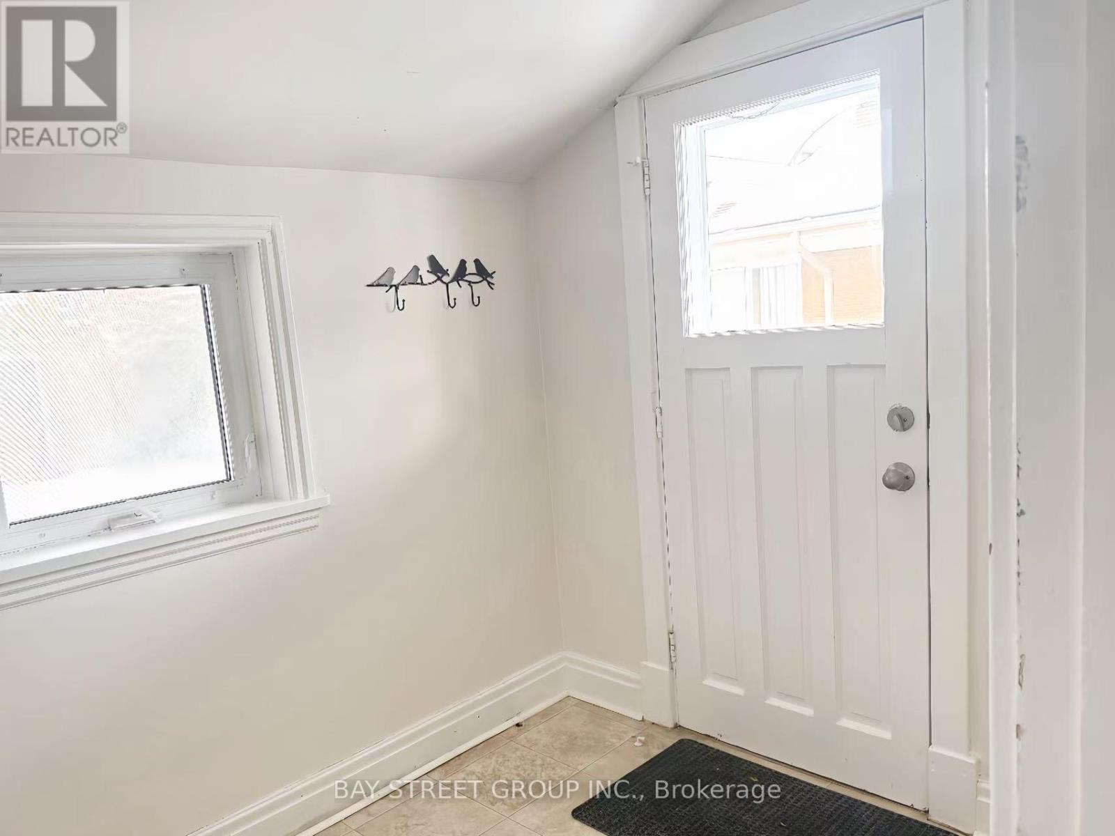 371 Carlton Street, St. Catharines (Carlton/bunting), Ontario  L2M 4W7 - Photo 15 - X12545134