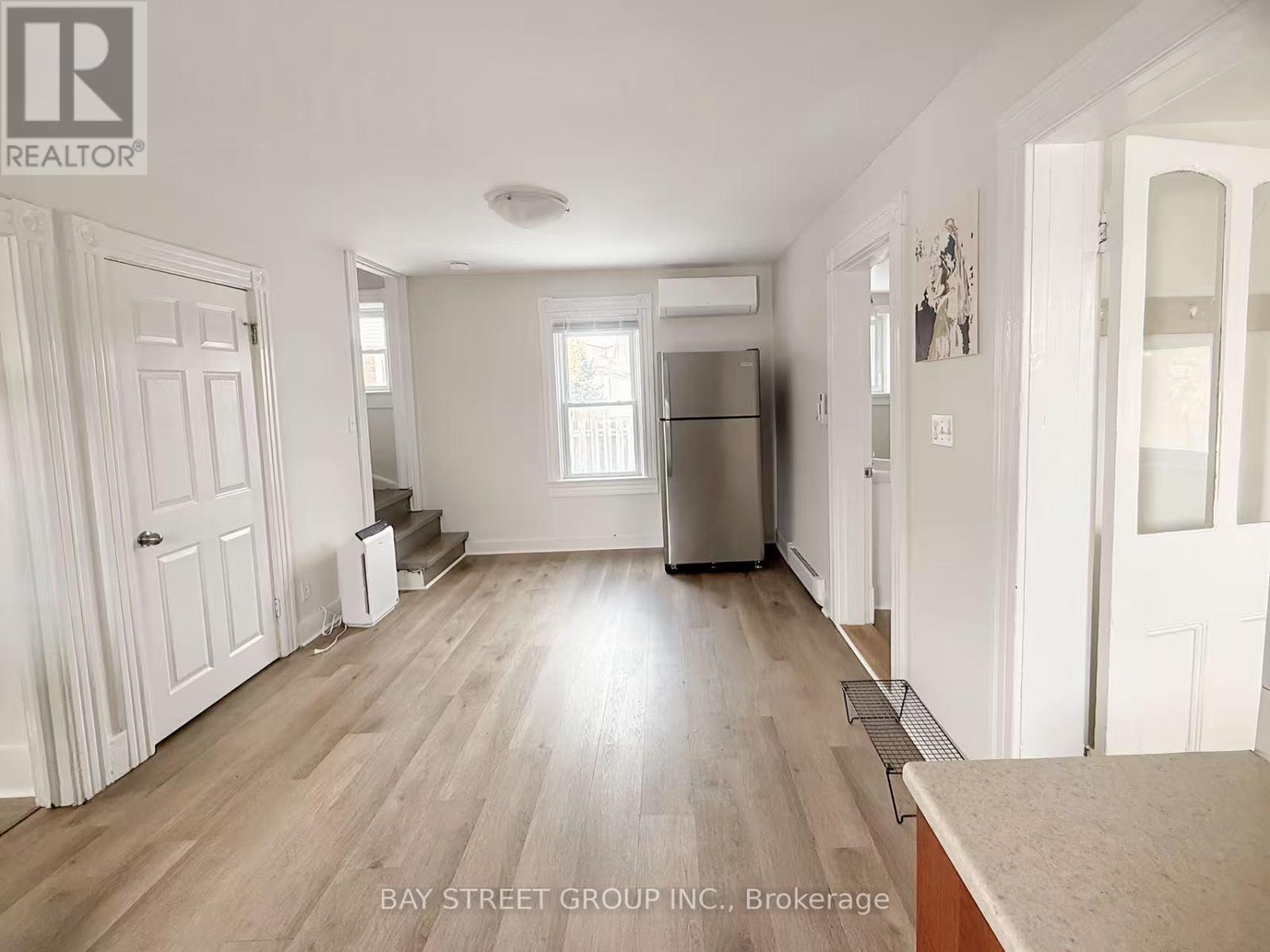 371 Carlton Street, St. Catharines (Carlton/bunting), Ontario  L2M 4W7 - Photo 9 - X12545134