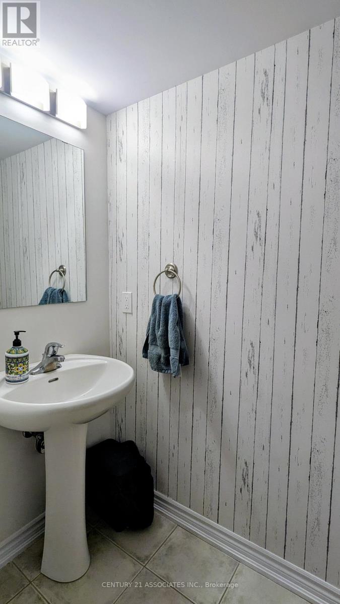 24 Savage Drive, Hamilton, Ontario  L8B 0A3 - Photo 5 - X12579976