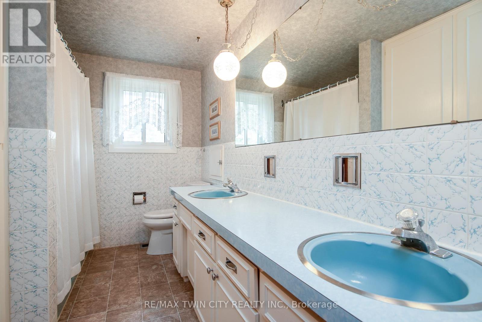 155 Shuh Avenue, Kitchener, Ontario  N2A 1H4 - Photo 38 - X12591084