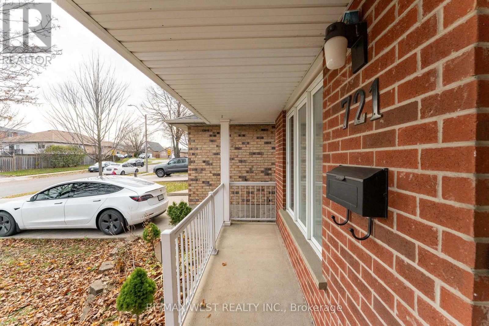 721 Acadia Drive, Hamilton, Ontario L8W 3V2 - Photo 6 - X12591080