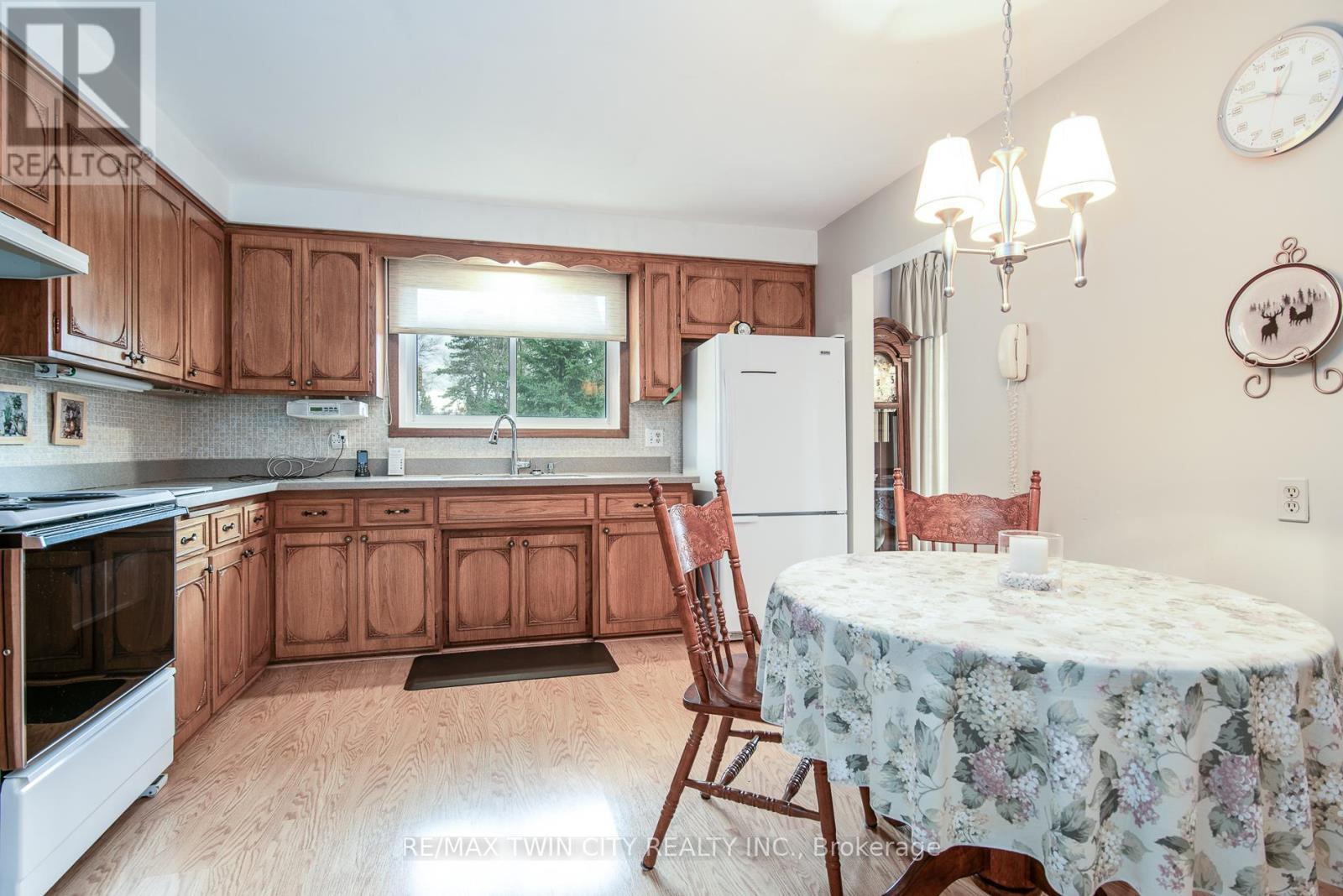 155 Shuh Avenue, Kitchener, Ontario  N2A 1H4 - Photo 20 - X12591084