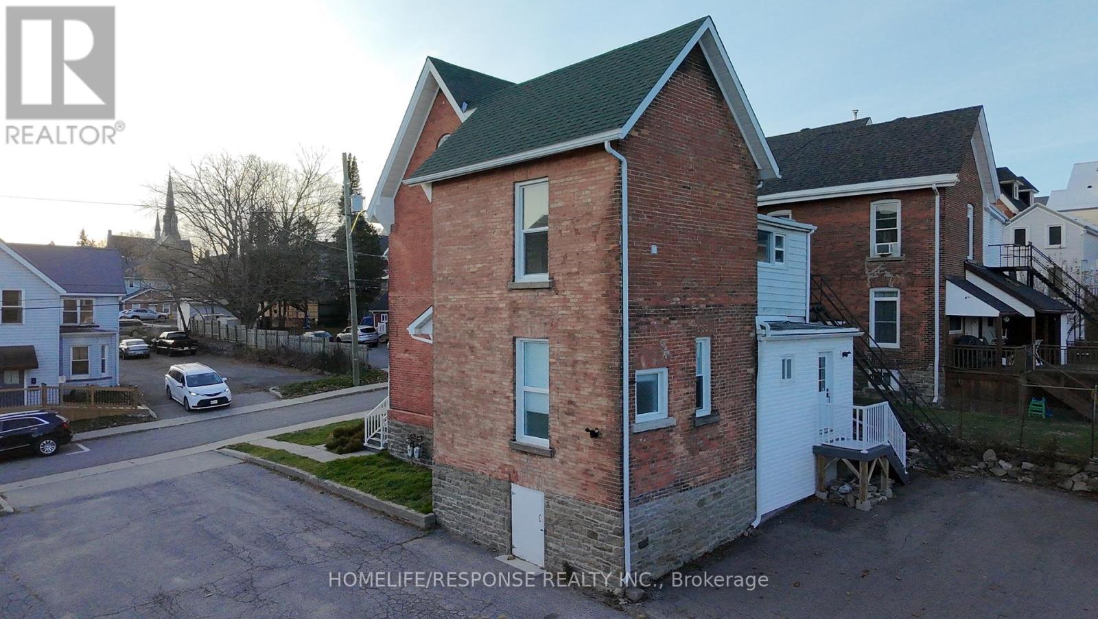 11-13 - 13 Garden Street, Brockville, Ontario  K6V 2B8 - Photo 3 - X12591998