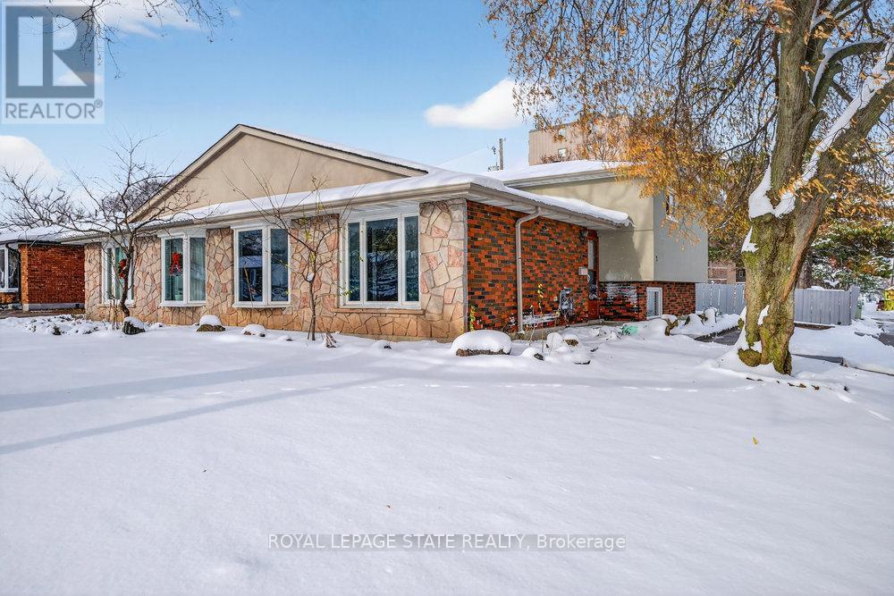 2 Country Club Drive, Hamilton, Ontario  L8K 5W2 - Photo 1 - X12591622