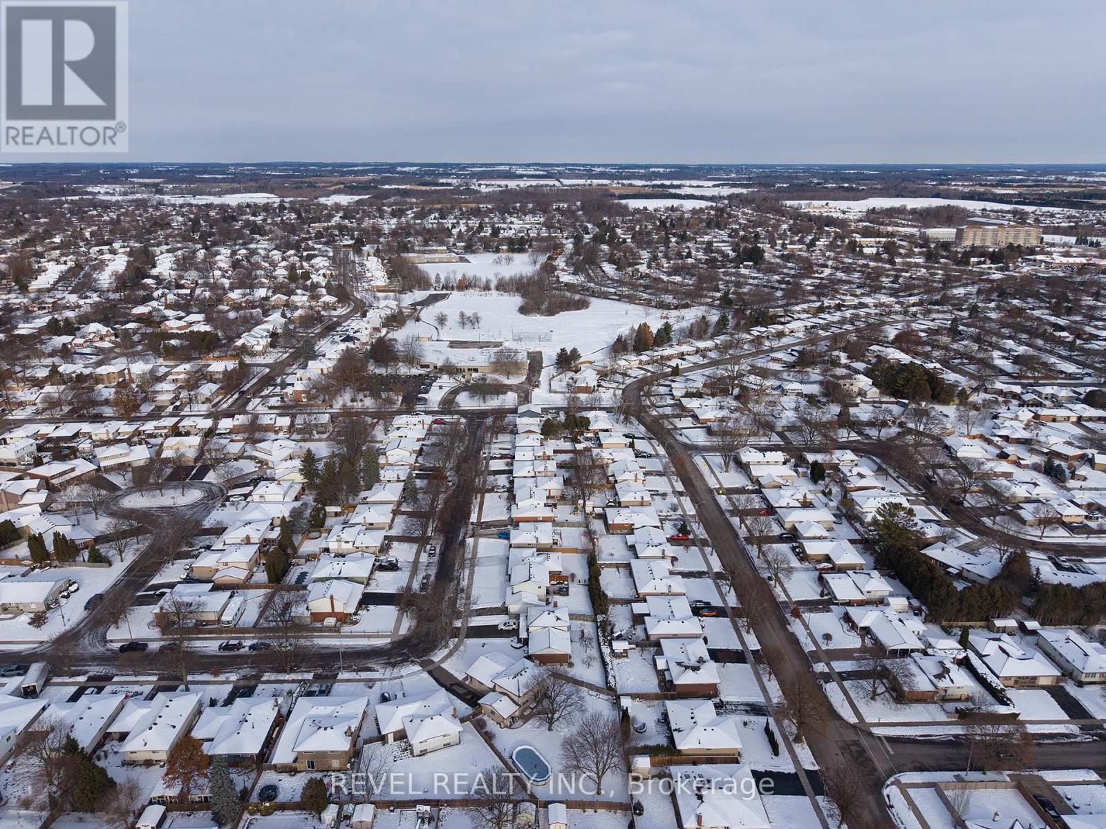 5 Burdock Boulevard, Brantford, Ontario N3R 6B5 - Photo 33 - X12592116