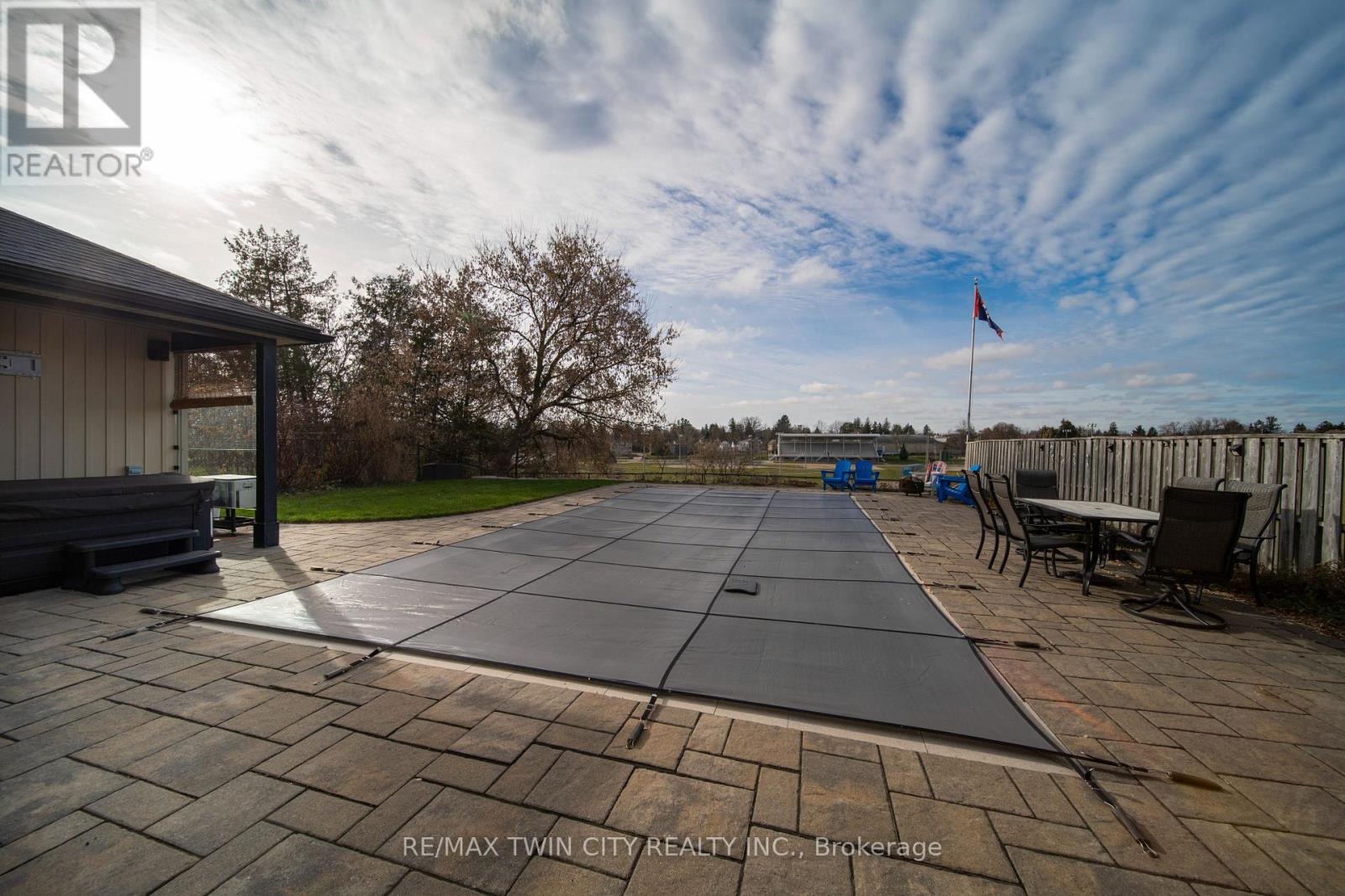 40 Riverside Drive, Wilmot, Ontario N3A 2H6 - Photo 41 - X12592244