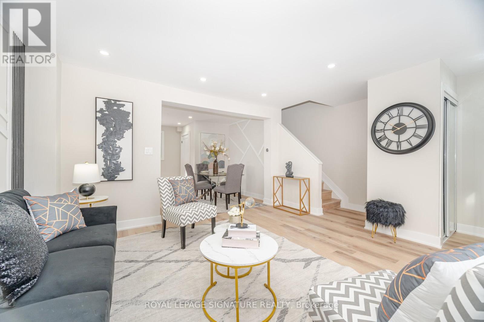 26 Graywood Road, Hamilton, Ontario  L9C 6K4 - Photo 2 - X12592208