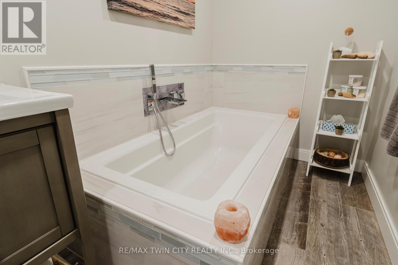 40 Riverside Drive, Wilmot, Ontario N3A 2H6 - Photo 34 - X12592244